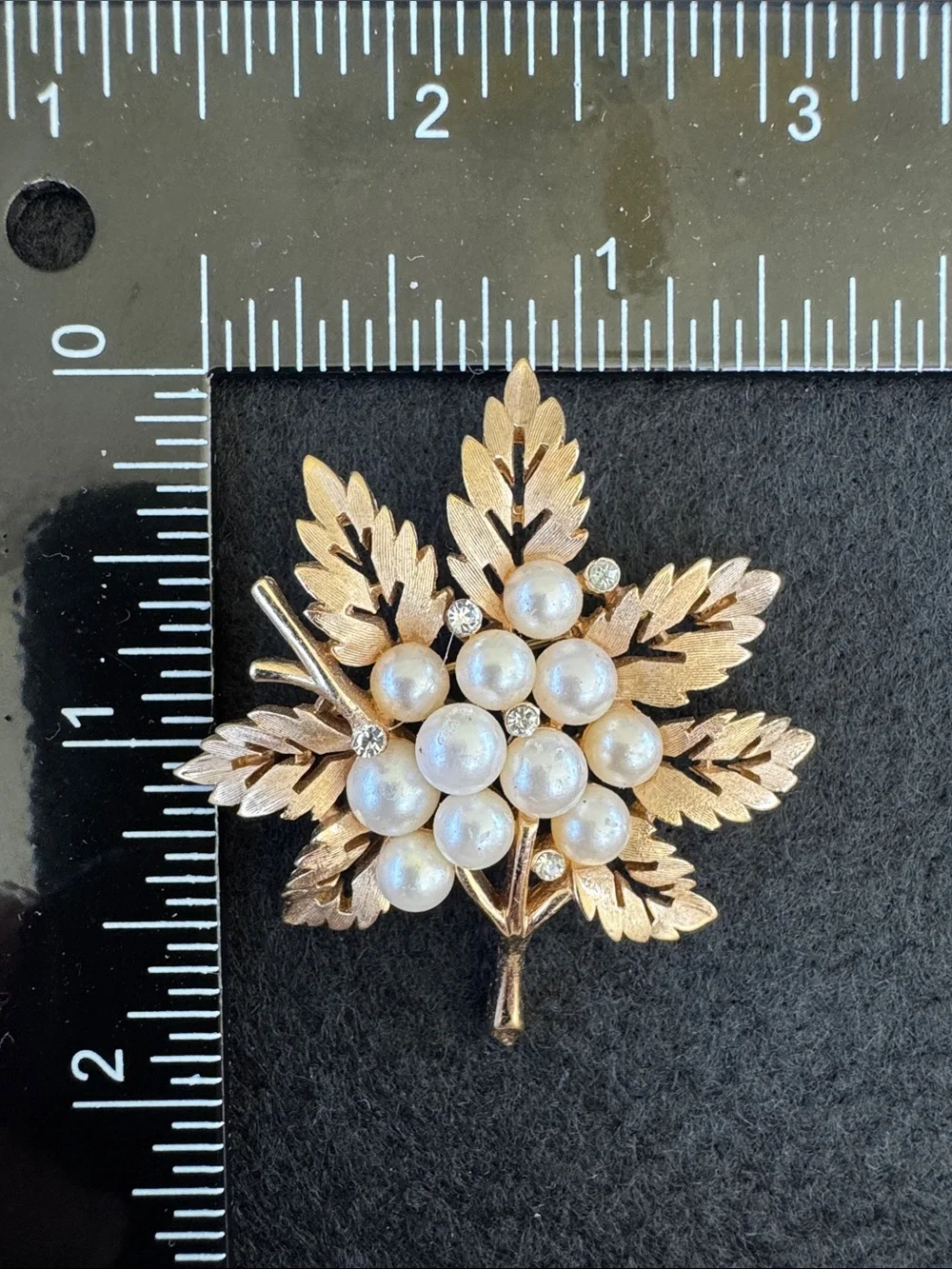 EUC Vintage Crown Trifari Gold-Tone Leaf Brooch with Faux Pearls